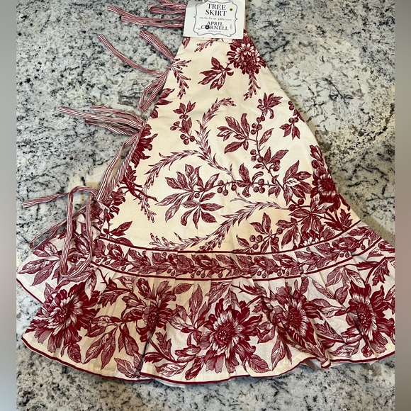 April Cornell Wine/Red and Cream Holiday Tree Skirt - Picture 1 of 3
